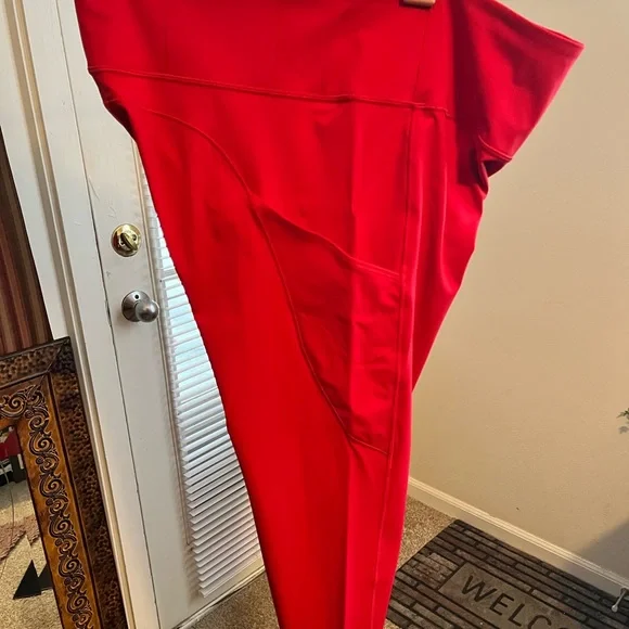 LULULEMON NWT AUTHENTIC FAST FREE WEIGHTLESS NULUX FABRIC RED LEGGINGS - Picture 8 of 16